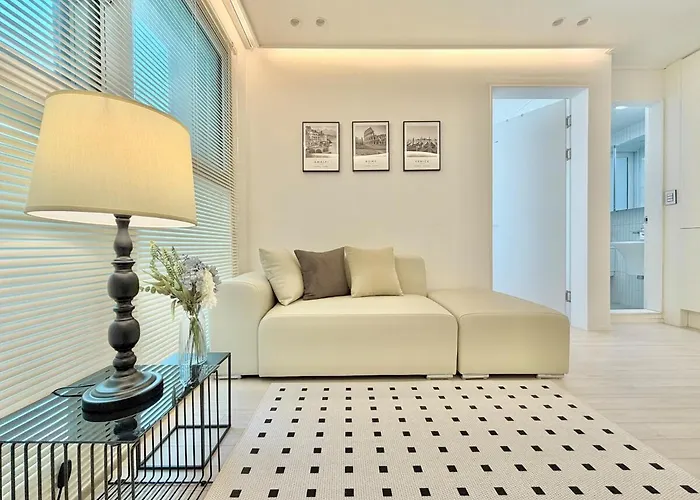 Inter-rest ㅣ New Building With Elevator ㅣ Subway 3 Mins ㅣ Hongdae 15 Mins Apartamento *