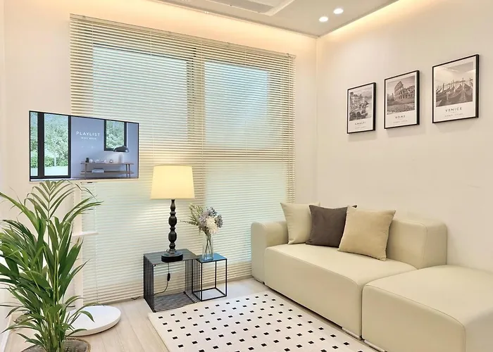 Inter-rest ㅣ New Building With Elevator ㅣ Subway 3 Mins ㅣ Hongdae 15 Mins *