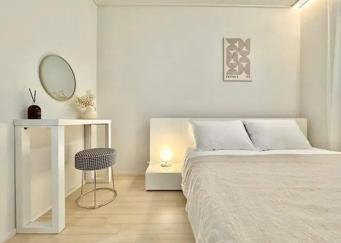Inter-rest ㅣ New Building With Elevator ㅣ Subway 3 Mins ㅣ Hongdae 15 Mins Apartamento *