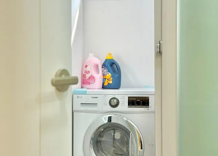 Inter-rest ㅣ New Building With Elevator ㅣ Subway 3 Mins ㅣ Hongdae 15 Mins * Seúl